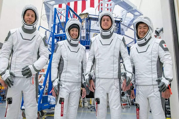  SpaceX launch four astronauts to ISS