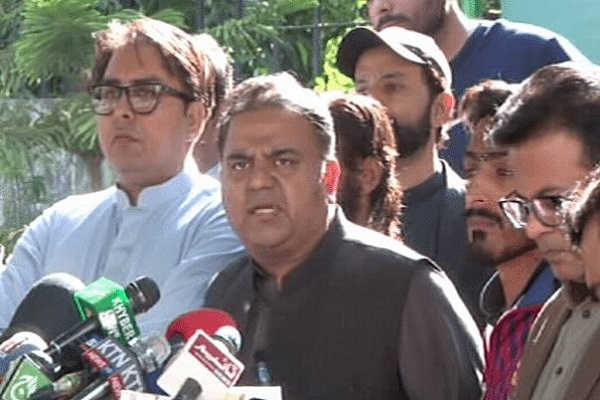  Long March Day 6: Establishment must correct its mistake: Fawad