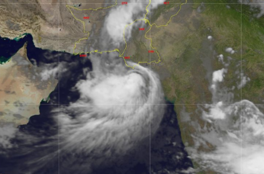  Cyclonic Storm ‘Asna’ Moves Away from Karachi